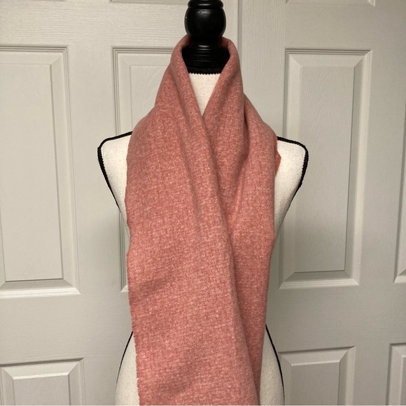 NWT Old Navy Oversized Scarf. Peach Rose. 76 in x 30 in - Picture 2 of 11